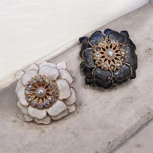 Elegant Floral Pearl Brooch Set - Black and cream NEW